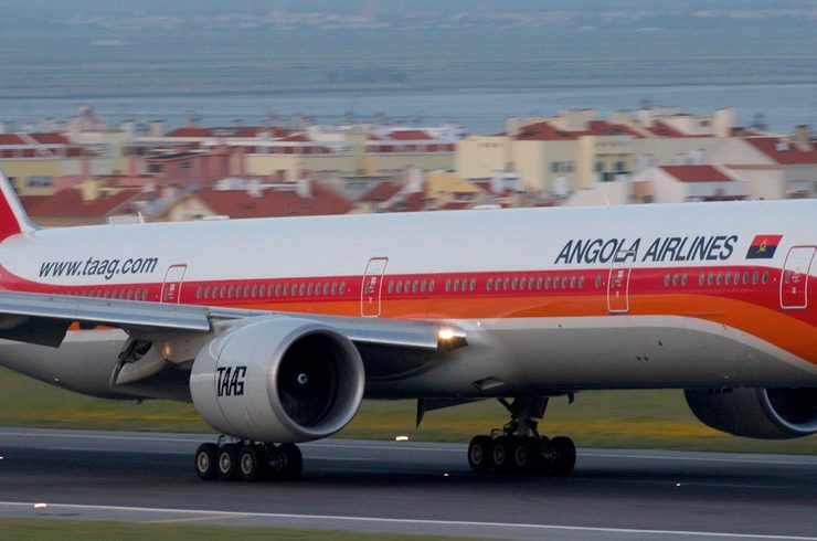 TAAG Angola Airlines TAAG Linhas Aéreas de Angola Boeing 777-300ER D2-TEJ (40888128065) | Photo: BriYYZ from Toronto, Ca