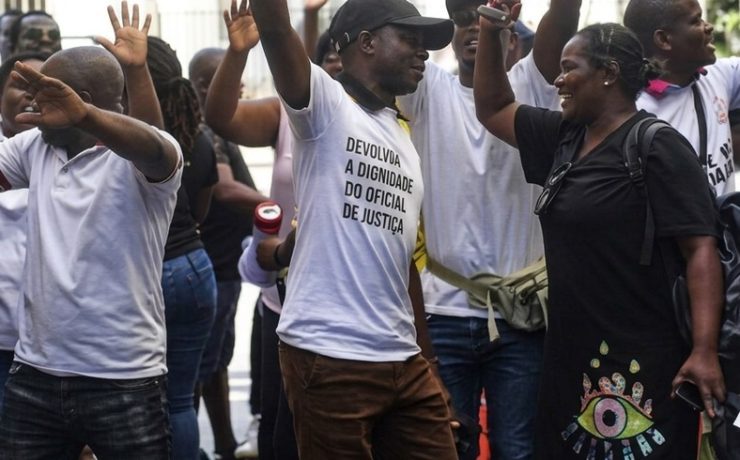 Angola justice officers' union SOJA announces a nationwide work stoppage from 24 September 2026 over unpaid emoluments.