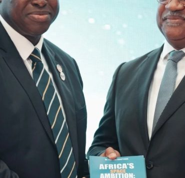 Angola's Minister of Telecommunications Mário Augusto da Silva Oliveira presenting at the inaugural Africa Space Expo (A