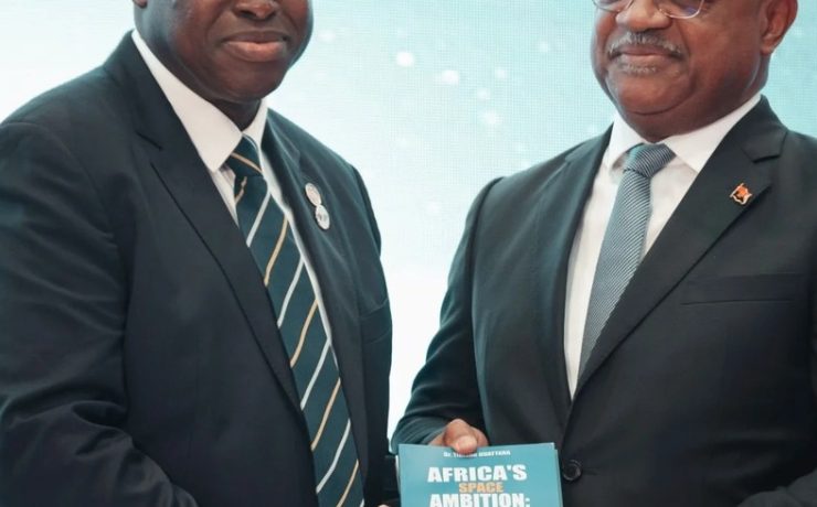 Angola's Minister of Telecommunications Mário Augusto da Silva Oliveira presenting at the inaugural Africa Space Expo (A