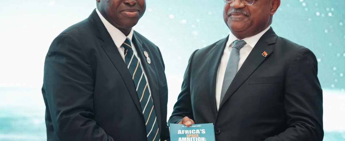 Angola's Minister of Telecommunications Mário Augusto da Silva Oliveira presenting at the inaugural Africa Space Expo (A